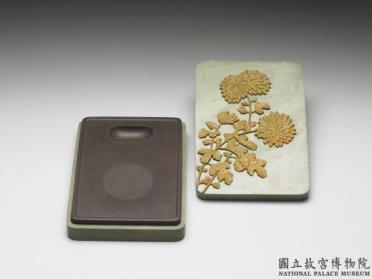 图片[2]-Songhua inkstone with lid featuring chrysanthemums, Qing dynasty, Qianlong reign (1736-1795)-China Archive